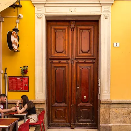 Calderon En El Casco Antiguo * Málaga